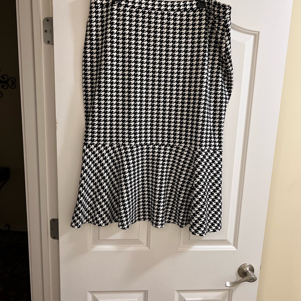 Houndstooth Skirt